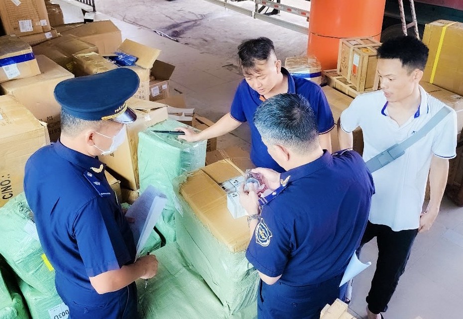 Hải quan triệt phá hàng loạt vụ buôn lậu trên toàn tuyến miền Trung