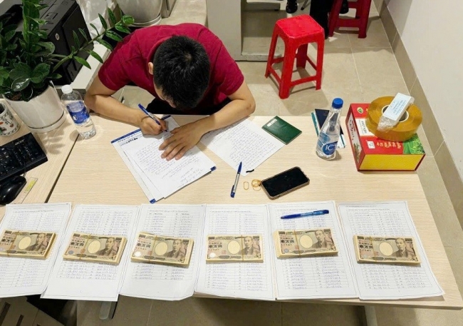 Phát hiện hành khách mang lượng lớn ngoại tệ không khai báo hải quan khi xuất cảnh