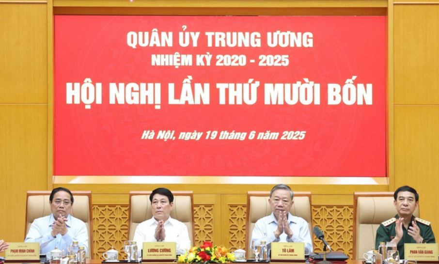 Tổng Bí thư: Sắp xếp tổ chức quân sự phù hợp với chính quyền địa phương hai cấp