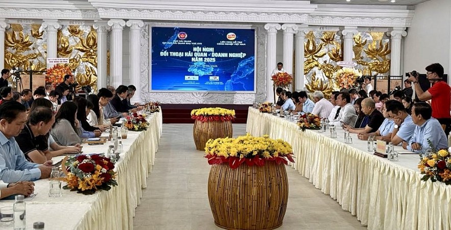 undefined Hải quan khu vực XVII đối thoại tháo gỡ vướng mắc cho doanh nghiệp