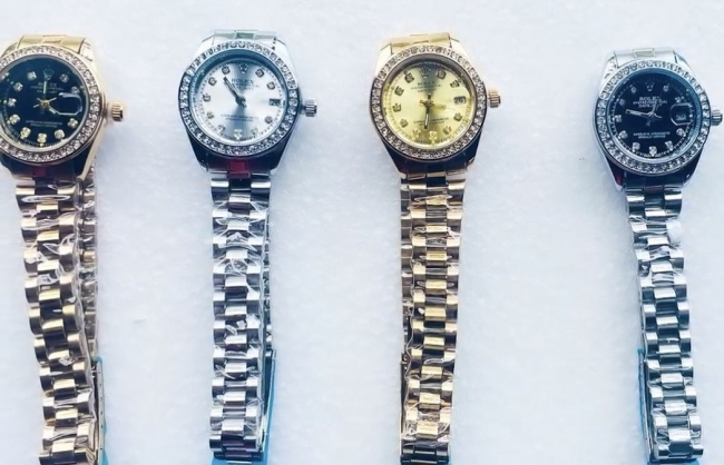Hải quan bắt giữ 450 chiếc đồng hồ đeo tay giả nhãn hiệu Rolex