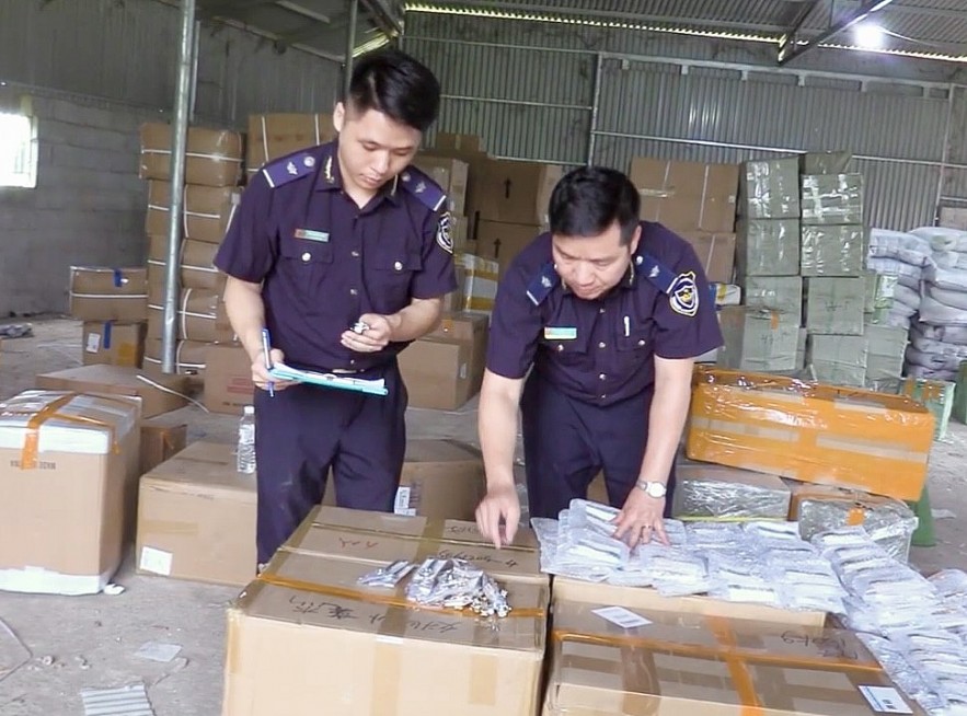 Hải quan bắt giữ 450 chiếc đồng hồ đeo tay giả nhãn hiệu Rolex