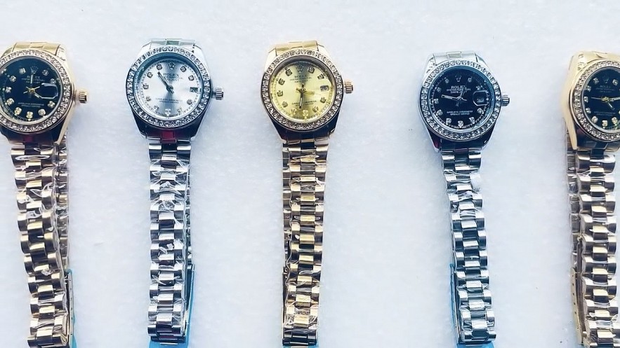 Hải quan bắt giữ 450 chiếc đồng hồ đeo tay giả nhãn hiệu Rolex