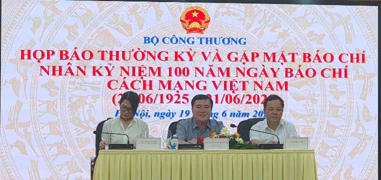 Thị trường trong nước ổn định
