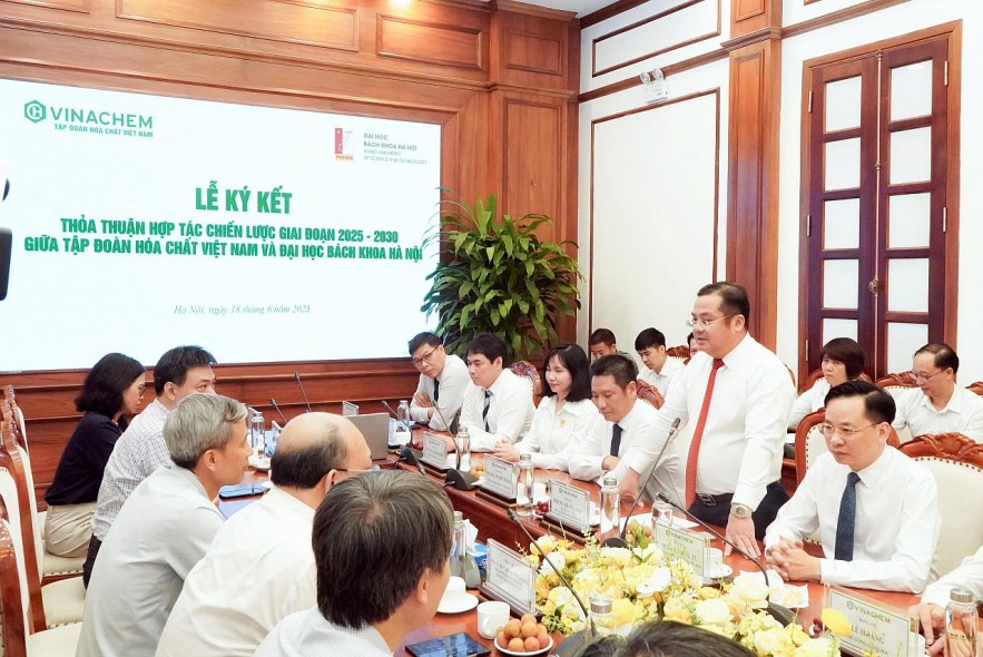 Vinachem ký kết thỏa thuận hợp tác chiến lược với Đại học Bách khoa Hà Nội giai đoạn 2025–2030 Vinachem ký kết thỏa thuận hợp tác chiến lược với Đại học Bách khoa Hà Nội giai đoạn 2025–2030