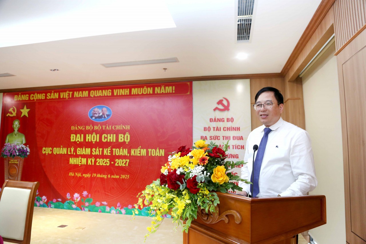 “Đoàn kết, dân chủ, kỷ cương, hiệu quả, đột phá, phát triển” “Đoàn kết, dân chủ, kỷ cương, hiệu quả, đột phá, phát triển”