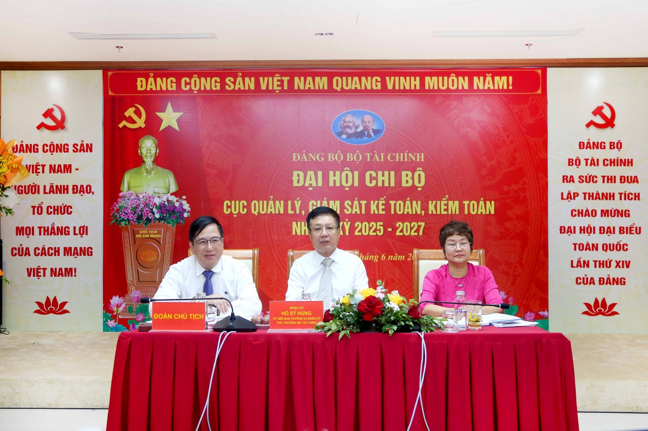 “Đoàn kết, dân chủ, kỷ cương, hiệu quả, đột phá, phát triển” “Đoàn kết, dân chủ, kỷ cương, hiệu quả, đột phá, phát triển”