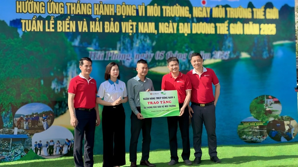 Cán bộ nhân viên SeABank chung tay làm sạch 11 bãi biển vì môi trường xanh