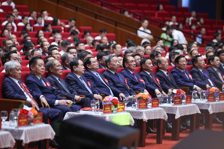 Kỷ niệm trọng thể 100 năm ngày Báo chí cách mạng Việt Nam- Ảnh 1.