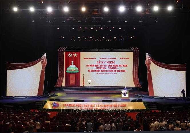 Tổng Bí thư: Báo chí cách mạng Việt Nam phải tiếp tục vươn mình mạnh mẽ phục vụ sự nghiệp phát triển đất nước Chú thích ảnh