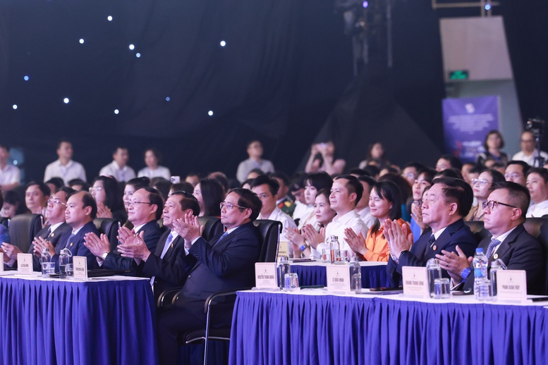 Thủ tướng: Đảng, Nhà nước và Nhân dân đặt niềm tin, hy vọng vào Báo chí Cách mạng với 'thép trong bút, lửa trong tim'- Ảnh 1.