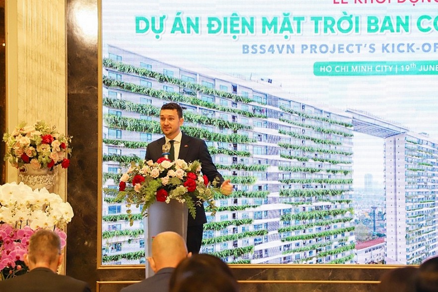 Hệ thống điện mặt trời từ ban công: Hướng đi mới cho năng lượng đô thị bền vững