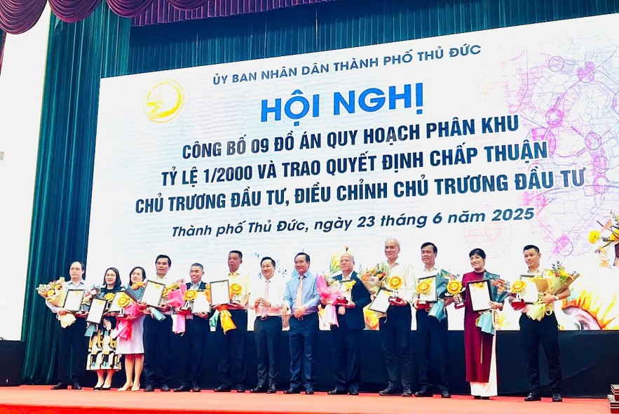 TP. Hồ Chí Minh: Trao quyết định chấp thuận chủ trương cho 17 chủ đầu tư dự án nhà ở TP. Hồ Chí Minh: Trao quyết định chấp thuận chủ trương cho 17 chủ đầu tư dự án nhà ở