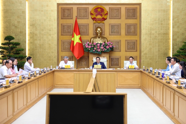 Thủ tướng: Kiên định mục tiêu, giữ vững bản lĩnh, ứng phó linh hoạt, kịp thời, hiệu quả với tình hình- Ảnh 2. Thủ tướng: Kiên định mục tiêu, giữ vững bản lĩnh, ứng phó linh hoạt, kịp thời, hiệu quả với tình hình- Ảnh 2.