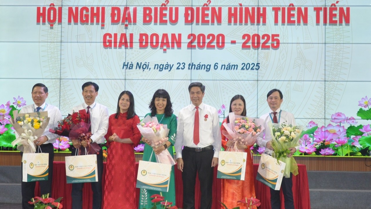 Phong trào thi đua góp phần thực hiện thắng lợi chiến lược phát triển Học viện Tài chính