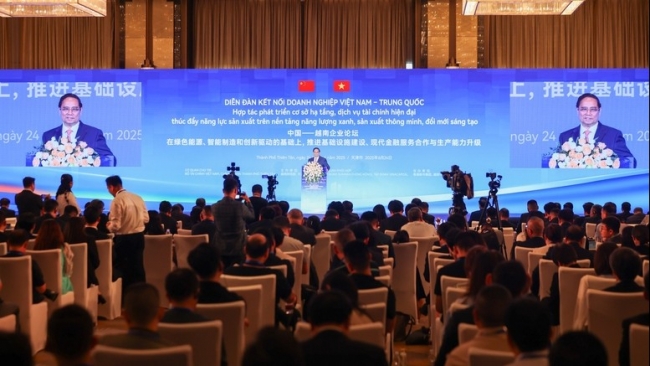 Thủ tướng: Cộng đồng doanh nghiệp là trụ cột quan trọng kết nối kinh tế Việt Nam – Trung Quốc