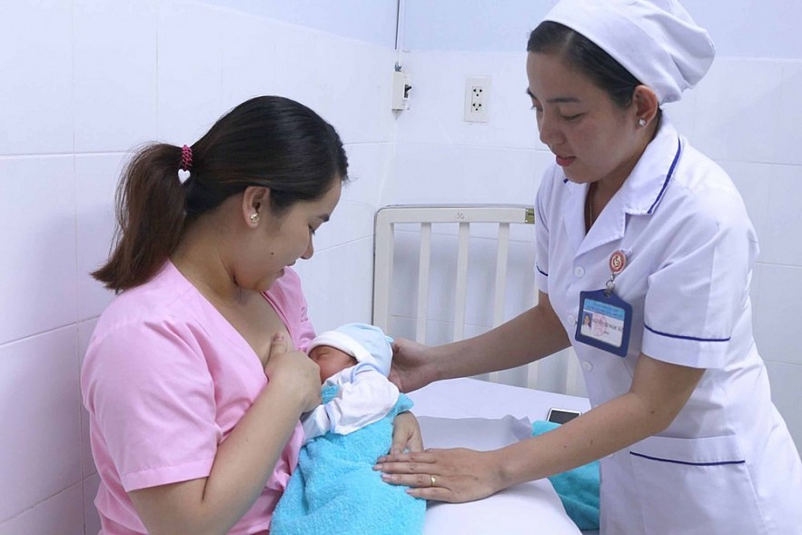 Chồng đóng bảo hiểm xã hội tự nguyện, vợ cũng được hưởng trợ cấp thai sản