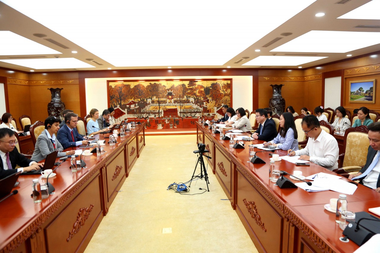 Thứ trưởng Trần Quốc Phương làm việc với Đoàn Điều IV của IMF