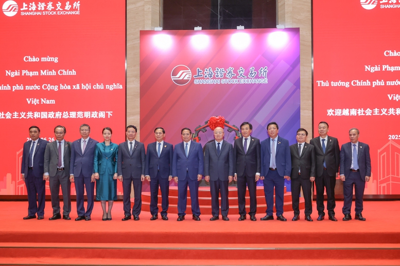 Thủ tướng thăm sàn chứng khoán lớn nhất châu Á, tìm hiểu kinh nghiệm phát triển trung tâm tài chính Thượng Hải- Ảnh 4. Thủ tướng thăm sàn chứng khoán lớn nhất châu Á, tìm hiểu kinh nghiệm phát triển trung tâm tài chính Thượng Hải- Ảnh 4.