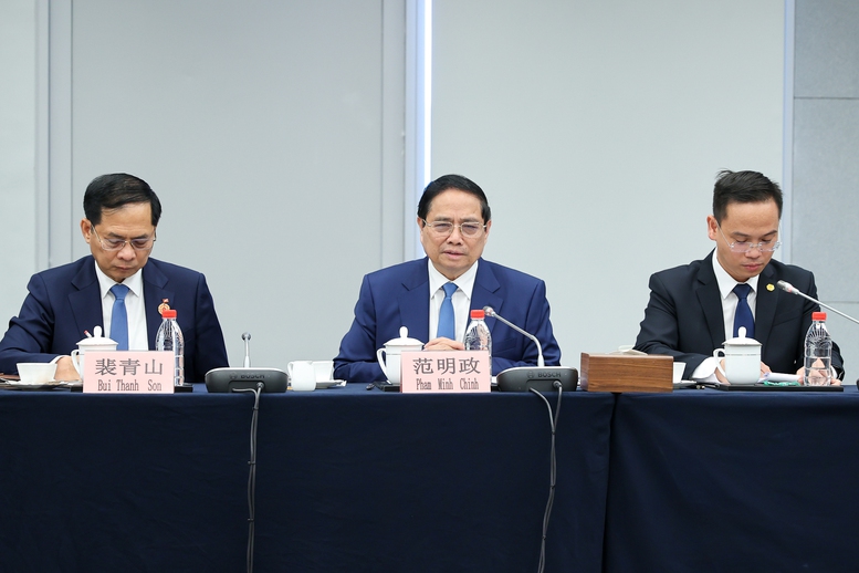 Thủ tướng thăm sàn chứng khoán lớn nhất châu Á, tìm hiểu kinh nghiệm phát triển trung tâm tài chính Thượng Hải- Ảnh 6. Thủ tướng thăm sàn chứng khoán lớn nhất châu Á, tìm hiểu kinh nghiệm phát triển trung tâm tài chính Thượng Hải- Ảnh 6.