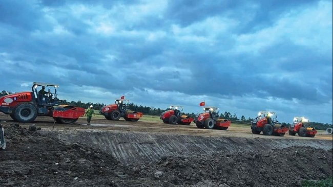 Đường băng mới thúc đẩy kinh tế phía Nam cất cánh