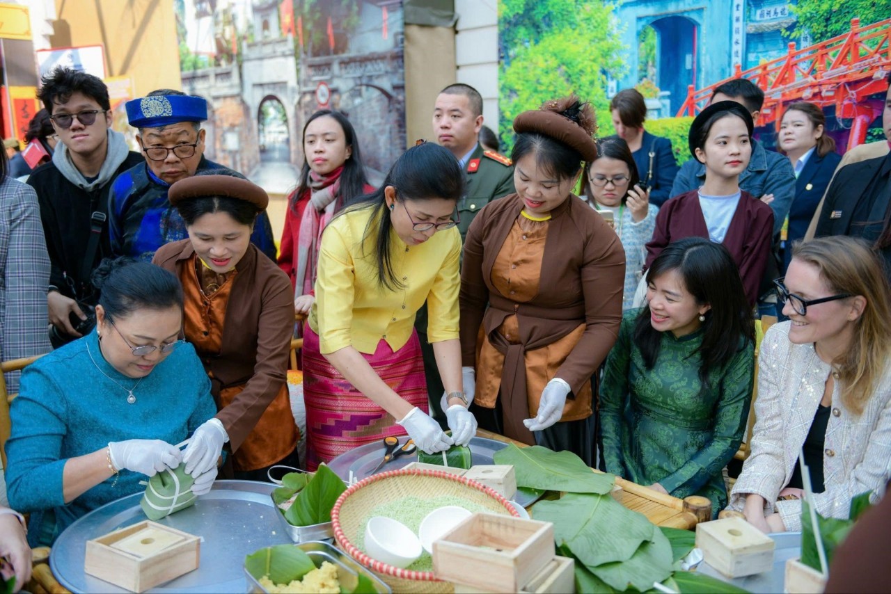 Home Hanoi Xuan: Hành trình nửa thập kỷ tôn vinh Tết Việt