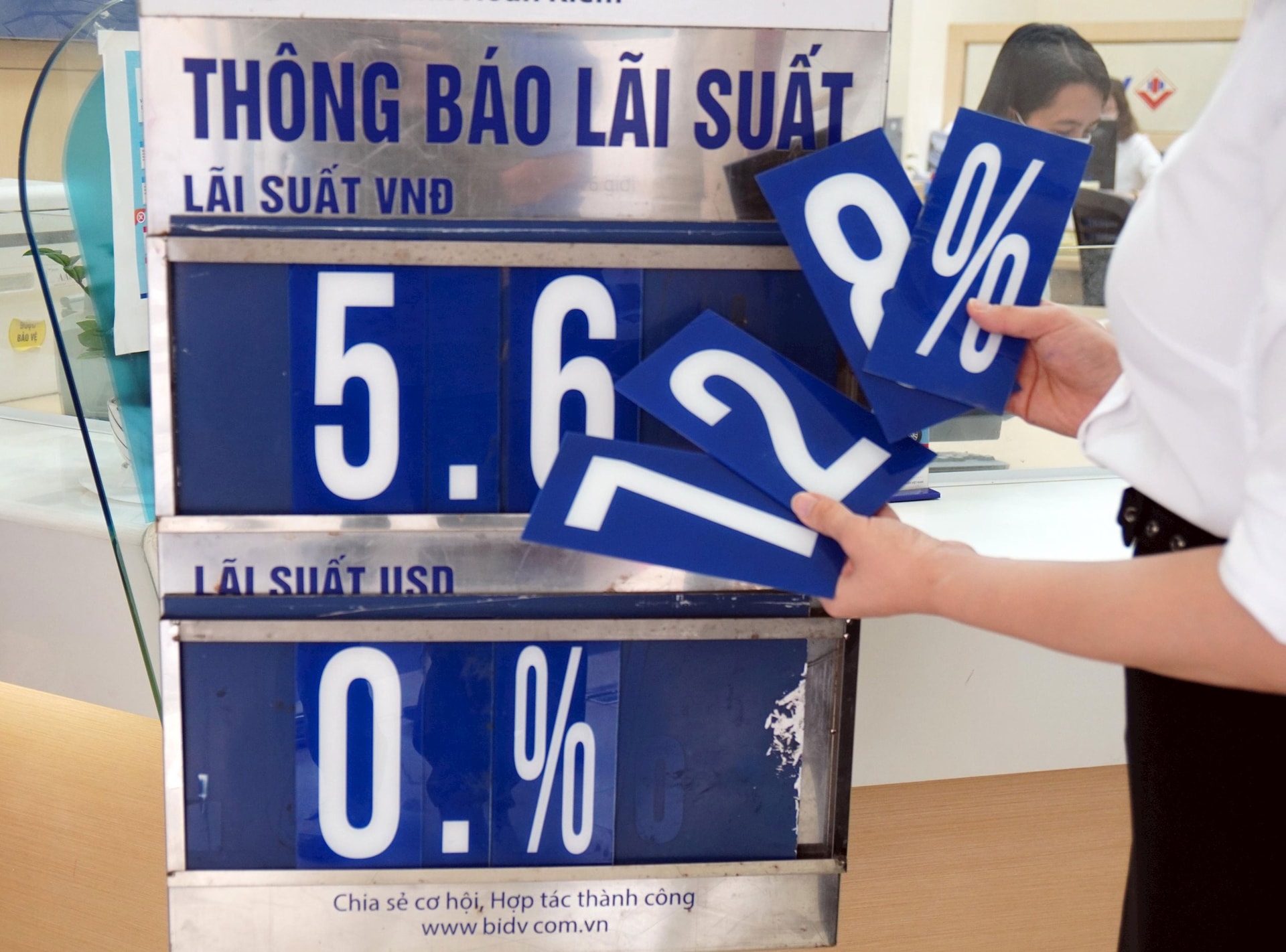 Một số ngân hàng triển khai các chương trình ưu đãi đặc biệt với mức lãi suất lên tới 9,65%/năm