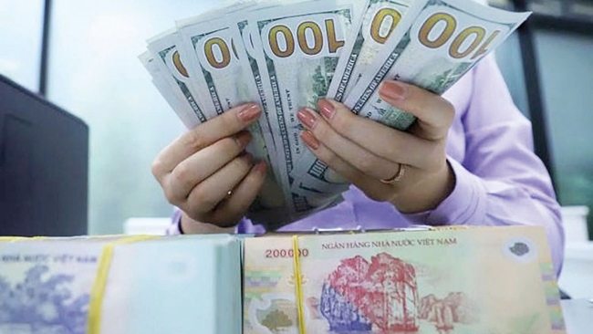 "Vững tay lái" trước sóng gió lãi suất toàn cầu