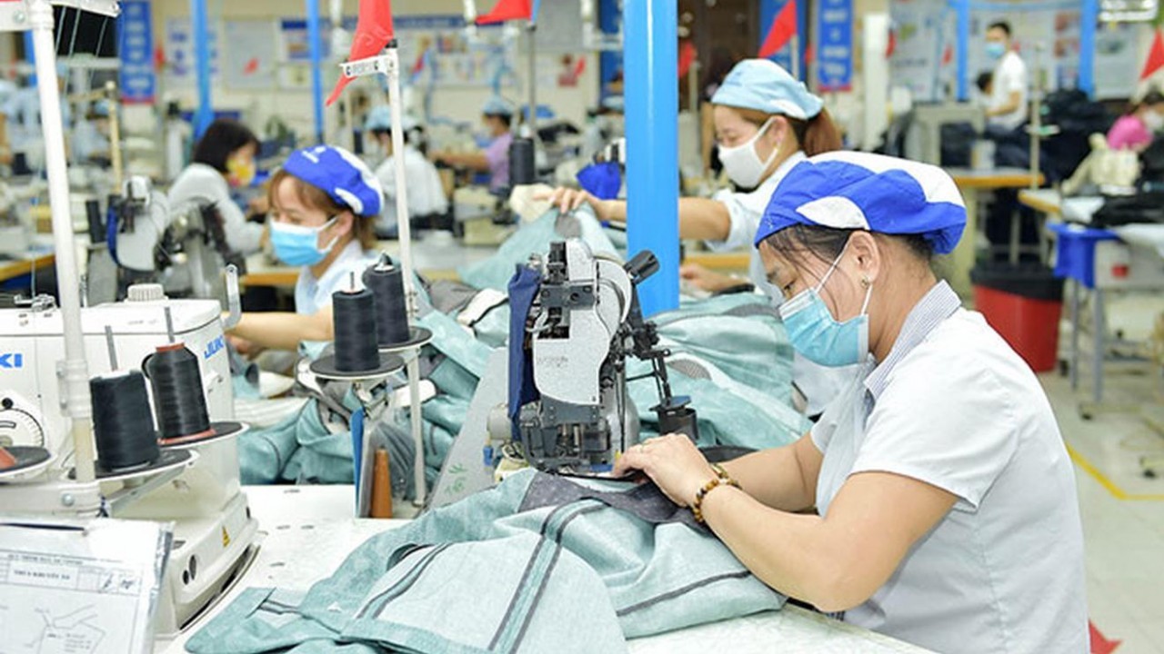 Hà Nội và Hòa Bình thu ngân sách tăng mạnh, nhiều chỉ tiêu vượt tiến độ