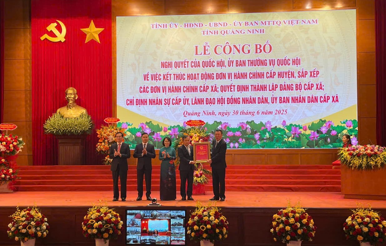 Quảng Ninh tổ chức Lễ công bố quyết định thực hiện mô hình chính quyền địa phương 2 cấp