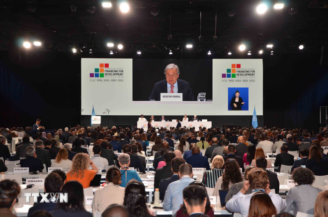 Thủ tướng Tây Ban Nha Pedro Sánchez phát biểu khai mạc Hội nghị FfD4. (Ảnh: TTXVN) ttxvn-pedro-sanchez.jpg