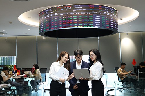 Chứng khoán ngày 11/7: Cổ phiếu vốn hóa lớn dẫn sóng, VN-Index tiến sát mốc 1.460 điểm