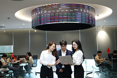 Chứng khoán ngày 11/7: Cổ phiếu vốn hóa lớn dẫn sóng, VN-Index tiến sát mốc 1.460 điểm