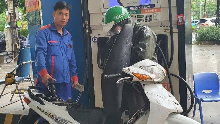 Chiều 3/7, giá xăng dầu giảm từ 930 - 1.210 đồng/lít