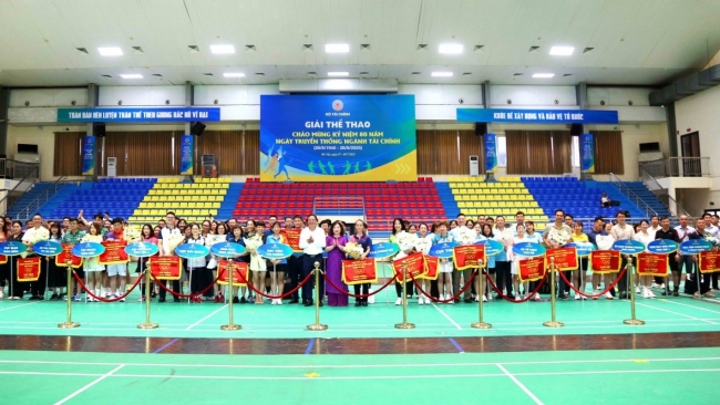 Khai mạc giải thể thao chào mừng kỷ niệm 80 năm Ngày Truyền thống ngành Tài chính