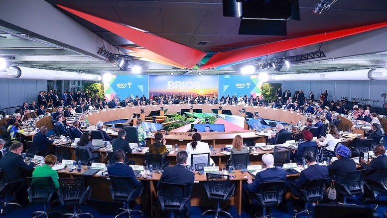 Thủ tướng nêu 3 đề xuất quan trọng tại Phiên thảo luận cấp cao BRICS mở rộng