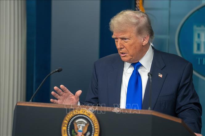 Tổng thống Donald Trump khẳng định không lùi thời hạn áp thuế quan Chú thích ảnh