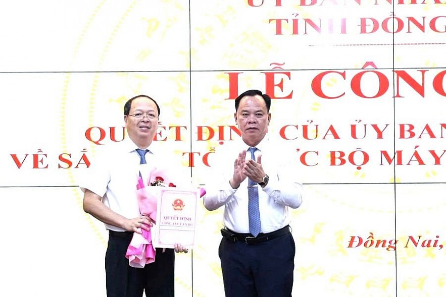 Chủ tịch UBND tỉnh Đồng Nai Võ Tấn Đức Chủ tịch UBND tỉnh Võ Tấn Đức trao quyết định tiếp nhận nguyên trạng Ban Quản lý Khu kinh tế tỉnh Bình Phước: Cơ hội, động lực mới cho phát triển kinh tế