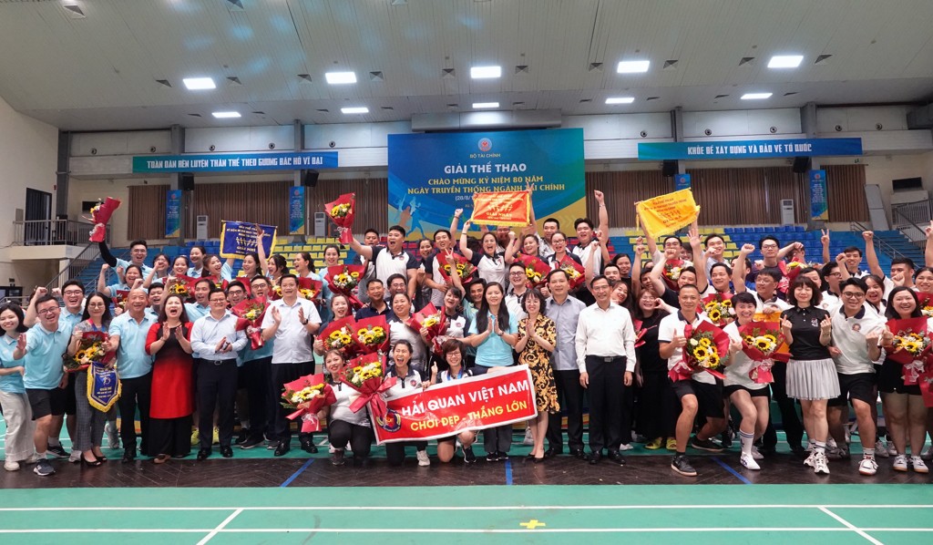 Bế mạc Giải thể thao chào mừng kỷ niệm 80 năm ngày thành lập ngành Tài chính Bế mạc Giải thể thao chào mừng kỷ niệm 80 năm ngày thành lập ngành Tài chính