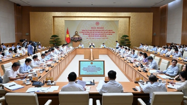 Thủ tướng chủ trì hội nghị quan trọng về Nghị quyết 18 và Luật Đất đai 2024