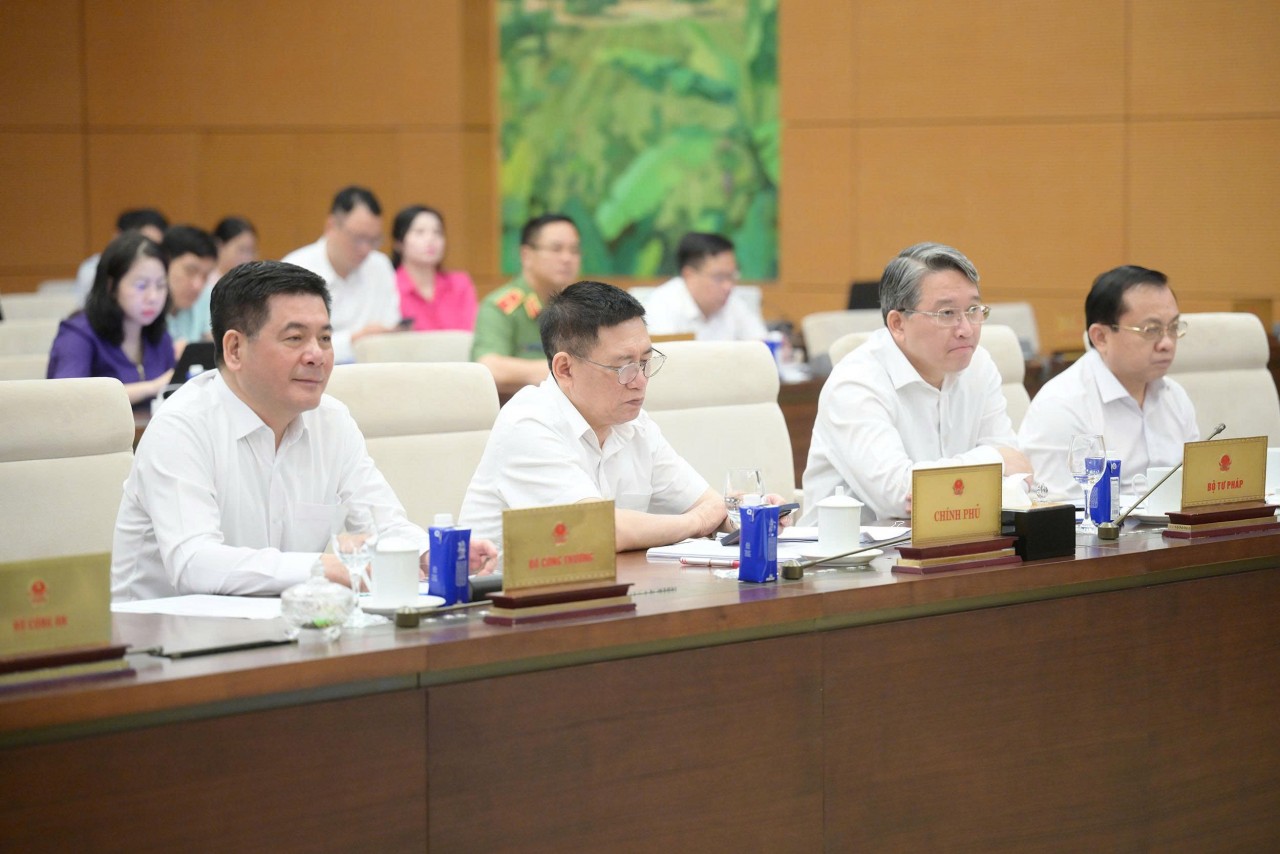 Luật Tiết kiệm, chống lãng phí sẽ được trình Quốc hội thông qua vào cuối năm Luật Tiết kiệm, chống lãng phí sẽ được trình Quốc hội thông qua vào cuối năm