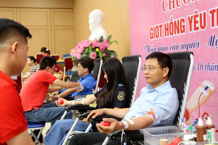 Đoàn Thanh niên Bộ Tài chính tổ chức hiến máu tình nguyện nhân Kỷ niệm 80 năm Ngày truyền thống ngành Tài chính