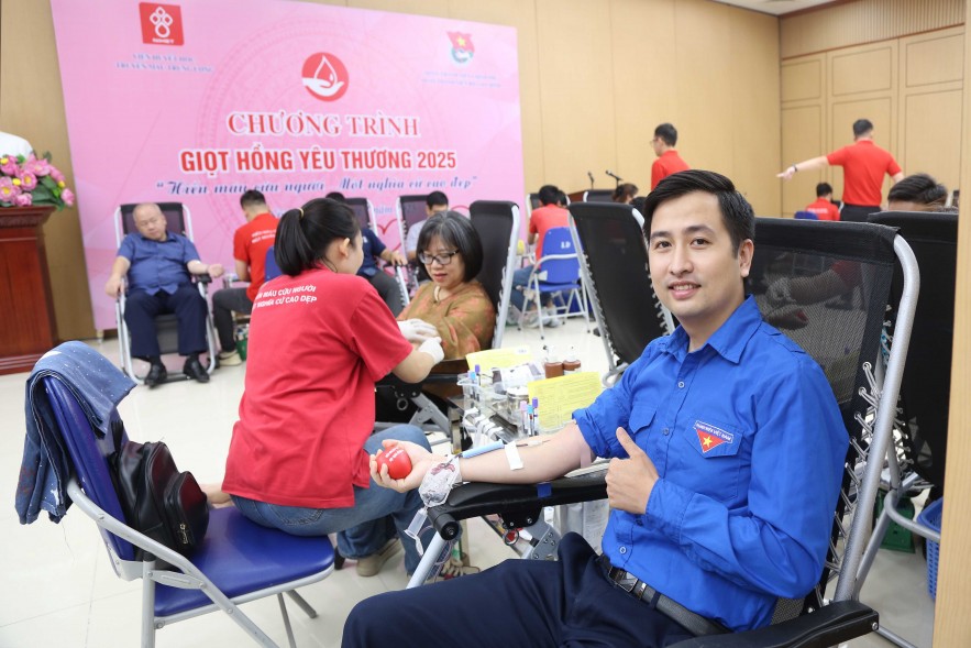 Đoàn Thanh niên Bộ Tài chính tổ chức hiến máu tình nguyện nhân Kỷ niệm 80 năm Ngày truyền thống ngành Tài chính