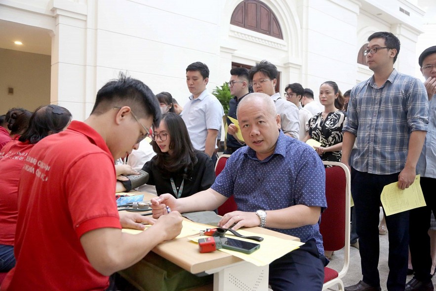 Đoàn Thanh niên Bộ Tài chính tổ chức hiến máu tình nguyện nhân Kỷ niệm 80 năm Ngày truyền thống ngành Tài chính