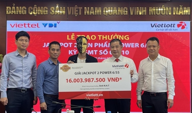 Người trúng Jackpot 2 xổ số tự chọn Power 6/55 của Vietlott: Trúng số giúp tôi có cơ hội thực hiện ước mơ và sẻ chia với cộng đồng