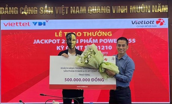 Người trúng Jackpot 2 xổ số tự chọn Power 6/55 của Vietlott: Trúng số giúp tôi có cơ hội thực hiện ước mơ và sẻ chia với cộng đồng