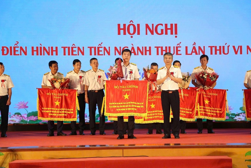 Ngành Thuế thi đua tạo sức mạnh đại đoàn kết vượt qua mọi khó khăn, thử thách