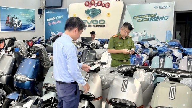 Hà Nội: Chuyển hồ sơ vụ việc kinh doanh xe máy điện giả nhãn hiệu cho công an xử lý