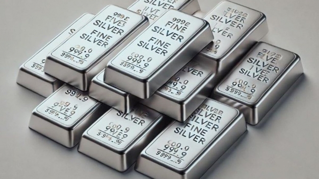 Ngày 12/7: Giá bạc thế giới tiếp tục tăng cao