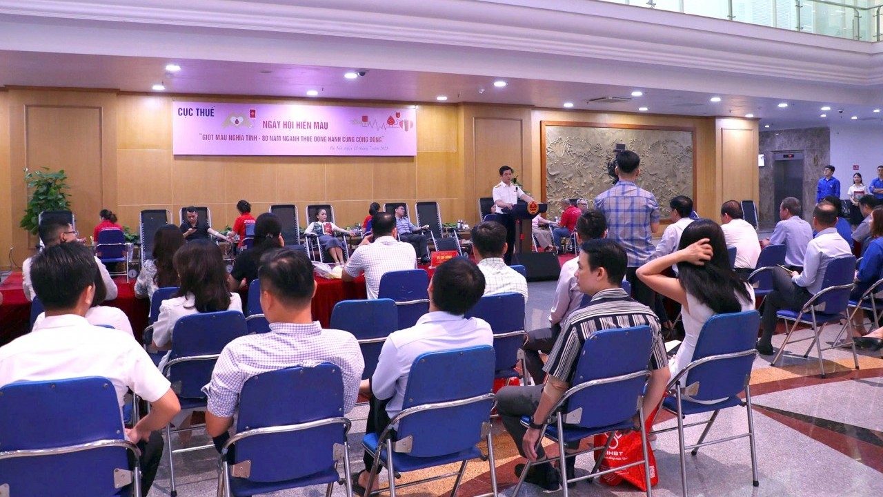 Cán bộ, công chức ngành Thuế tích cực tham gia hiến máu tình nguyện